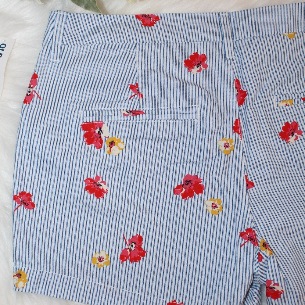 Old Navy, floral and striped shorts. - Picture 4 of 6